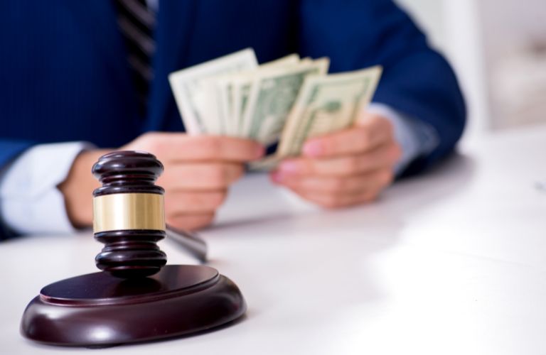 what-type-of-lawyers-make-the-most-money